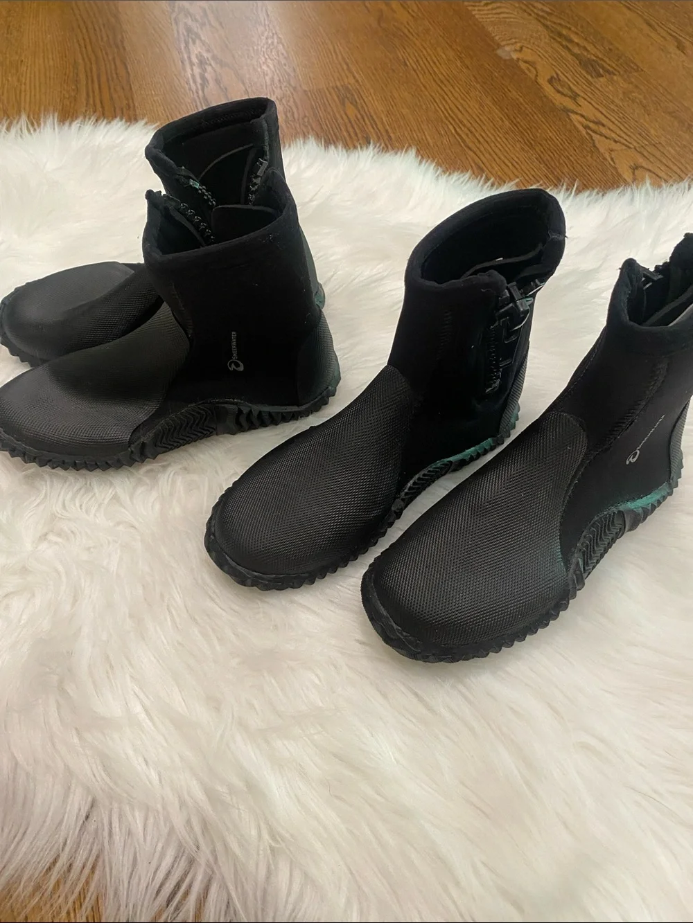 Black Kids Neoprene Water Shoes sz 13.5 and 1